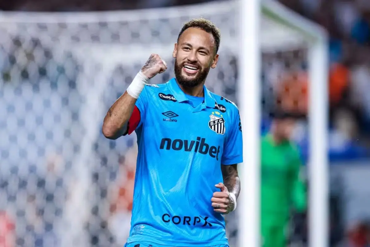 Neymar provoca dirigentes e ironiza xingamentos da torcida do Remo